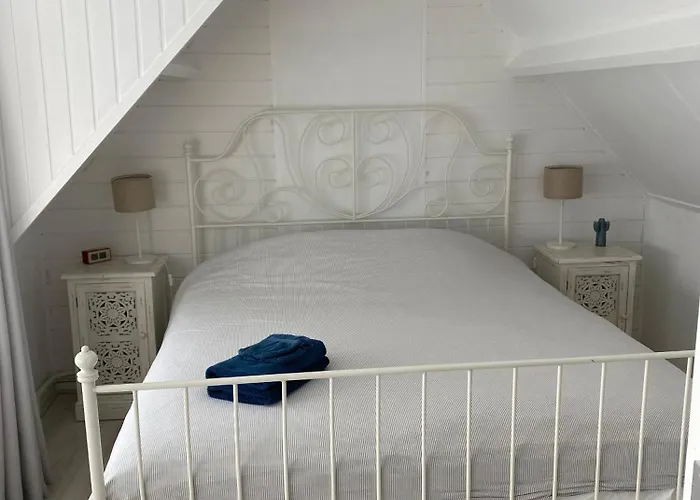 Lola's Beachhouse Дом отдыха *